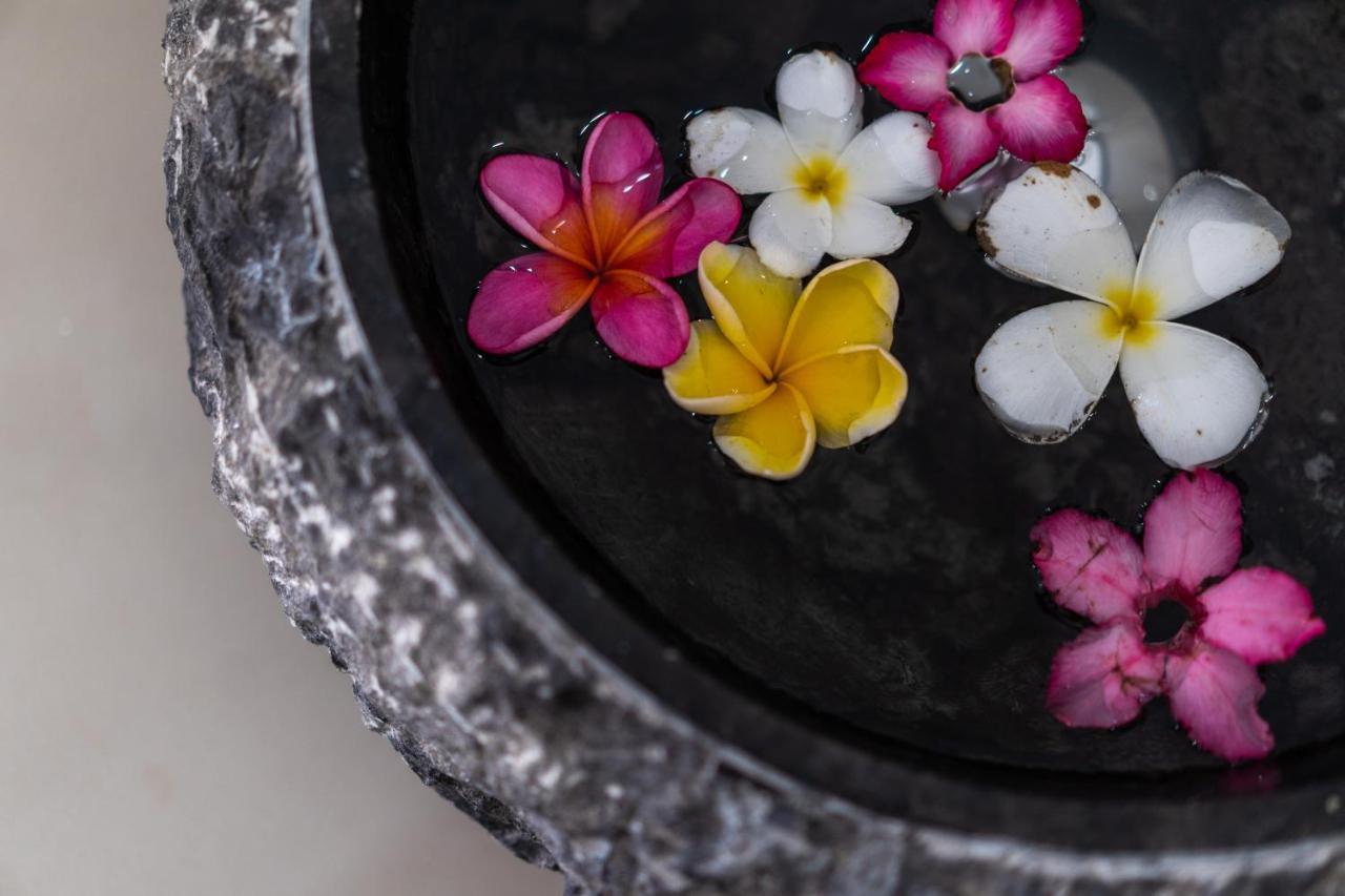 Lembongan Cempaka Villa & Restaurant นูซาเลมโบงัน ภายนอก รูปภาพ